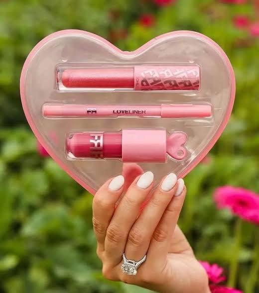 KIT LOVE GLOSS LABIAL E LÁPIS LABIAL FRANCINY EHLKE